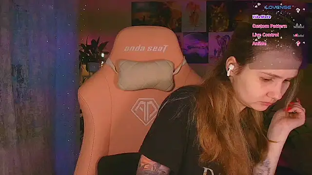 GoodWitch  online show from November 16, 2025, 7:46 am