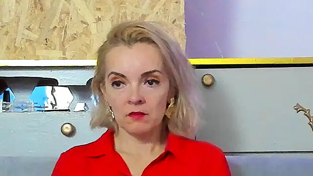 KateConner online show from November 14, 2025, 6:33 pm