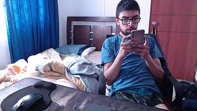 Snapshot of fvckolombianguyy chatting on March 1, 2025, 3:05 pm fvckolombianguyy online show from March 1, 2025, 3:05 pm