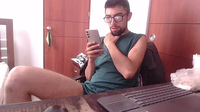 Snapshot of fvckolombianguyy chatting on February 24, 2025, 6:04 pm fvckolombianguyy online show from February 24, 2025, 6:04 pm