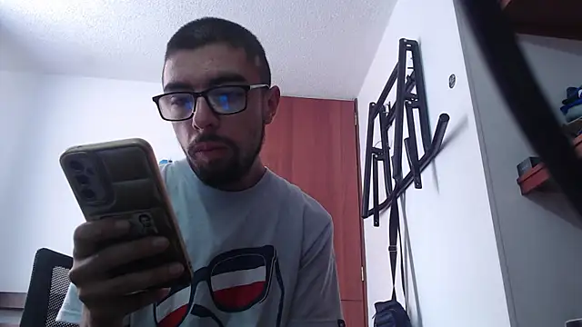 Snapshot of fvckolombianguyy chatting on March 12, 2025, 3:29 pm fvckolombianguyy online show from March 12, 2025, 3:29 pm