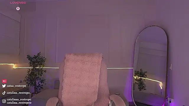 Snapshot of CATALINA_RESTREPO chatting on December 14, 2025, 1:12 am CATALINA RESTREPO online show from December 14, 2025, 1:12 am