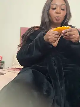 Bootyliciouse21X online show from June 4, 2026, 12:32 pm