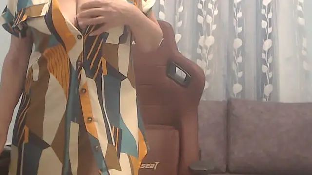 Snapshot of Alisa-Liza chatting on February 22, 2026, 9:05 pm Alisa-Liza online show from February 22, 2026, 9:05 pm