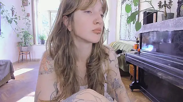 Snapshot of Miranda2_0 chatting on October 10, 2025, 6:03 am Miranda2 0 online show from October 10, 2025, 6:03 am