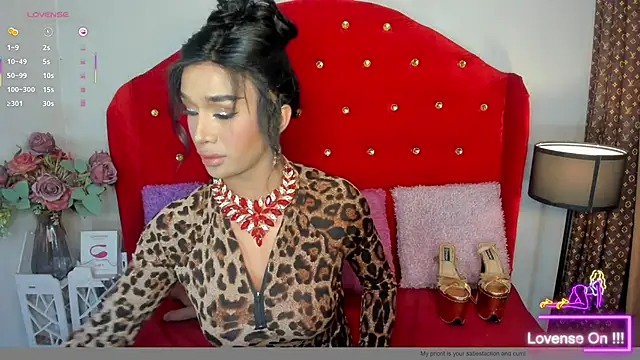 Snapshot of TranSEXUALDIVA chatting on September 22, 2025, 9:32 pm TranSEXUALDIVA online show from September 22, 2025, 9:32 pm