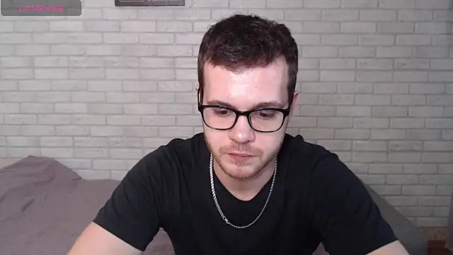 Snapshot of Alexxx_horny chatting on May 5, 2026, 2:42 pm Alexxx horny online show from May 5, 2026, 2:42 pm