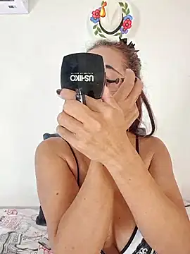 YOURSDEBORA online show from February 18, 2026, 6:48 pm