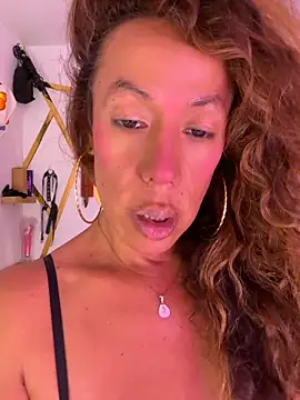 YOURSDEBORA online show from July 28, 2026, 6:31 pm