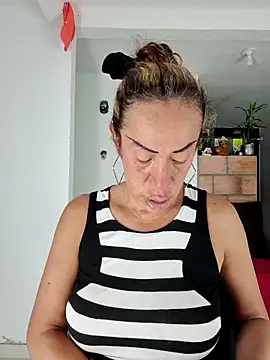 Snapshot of YOURSDEBORA chatting on November 25, 2025, 7:36 pm YOURSDEBORA online show from November 25, 2025, 7:36 pm