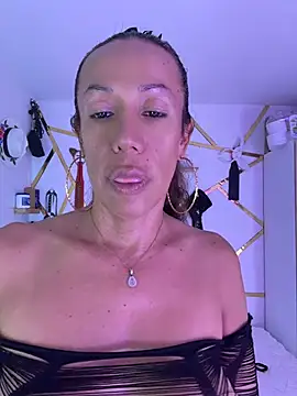 Snapshot of YOURSDEBORA chatting on June 4, 2026, 7:07 pm YOURSDEBORA online show from June 4, 2026, 7:07 pm
