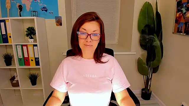 Snapshot of AnaMills chatting on November 4, 2025, 3:27 pm AnaMills online show from November 4, 2025, 3:27 pm