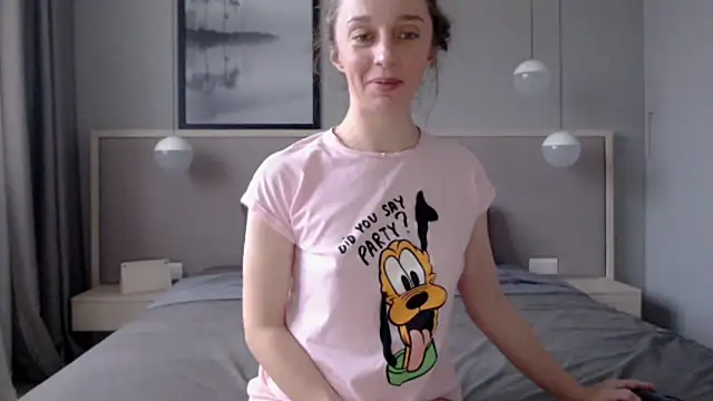 Snapshot of ShySchoolGirl chatting on October 28, 2025, 1:32 pm ShySchoolGirl online show from October 28, 2025, 1:32 pm