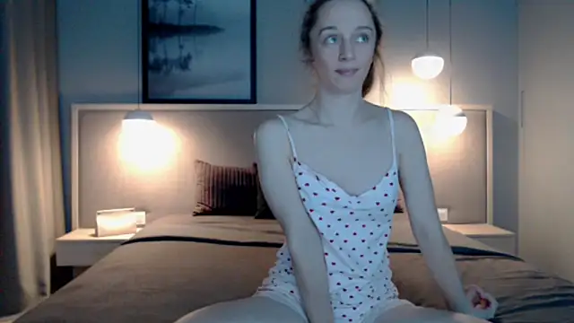 Snapshot of ShySchoolGirl chatting on October 21, 2025, 8:52 pm ShySchoolGirl online show from October 21, 2025, 8:52 pm