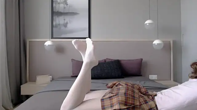 Snapshot of ShySchoolGirl chatting on October 6, 2025, 1:45 pm ShySchoolGirl online show from October 6, 2025, 1:45 pm