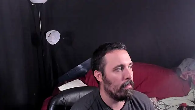 Snapshot of Metalstud chatting on October 31, 2025, 12:18 am Metalstud online show from October 31, 2025, 12:18 am