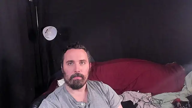 Snapshot of Metalstud chatting on November 4, 2025, 2:15 am Metalstud online show from November 4, 2025, 2:15 am