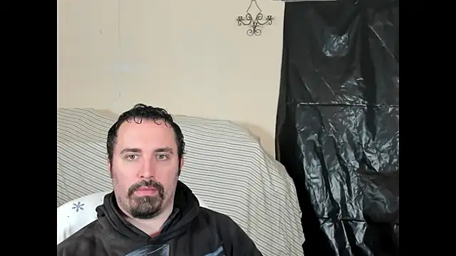 Snapshot of Metalstud chatting on November 18, 2025, 9:40 pm Metalstud online show from November 18, 2025, 9:40 pm