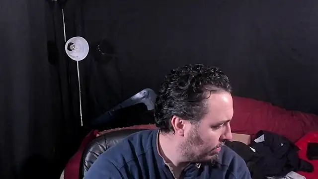 Snapshot of Metalstud chatting on December 19, 2025, 7:16 pm Metalstud online show from December 19, 2025, 7:16 pm