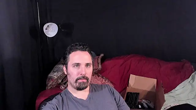 Snapshot of Metalstud chatting on November 26, 2025, 1:49 am Metalstud online show from November 26, 2025, 1:49 am