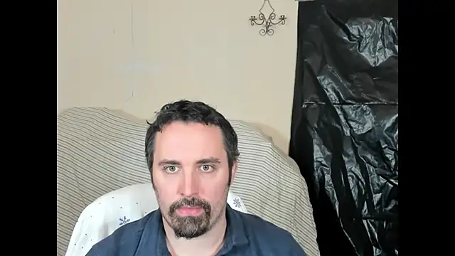 Snapshot of Metalstud chatting on November 17, 2025, 3:10 am Metalstud online show from November 17, 2025, 3:10 am