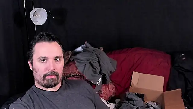 Snapshot of Metalstud chatting on December 1, 2025, 6:58 am Metalstud online show from December 1, 2025, 6:58 am