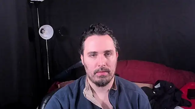 Snapshot of Metalstud chatting on December 19, 2025, 2:37 am Metalstud online show from December 19, 2025, 2:37 am