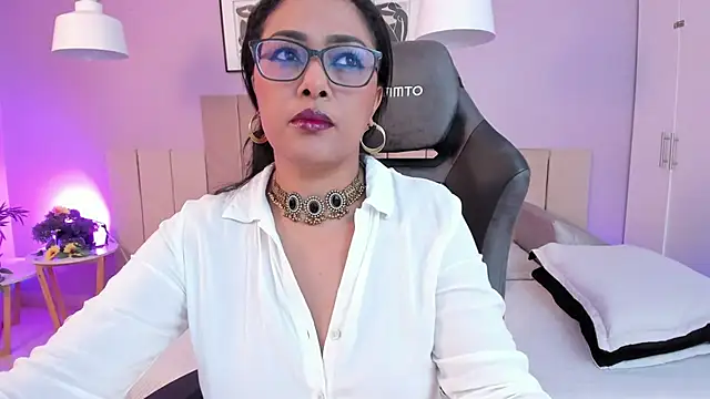 Snapshot of Inndrahot chatting on February 16, 2025, 2:53 am Inndrahot online show from February 16, 2025, 2:53 am