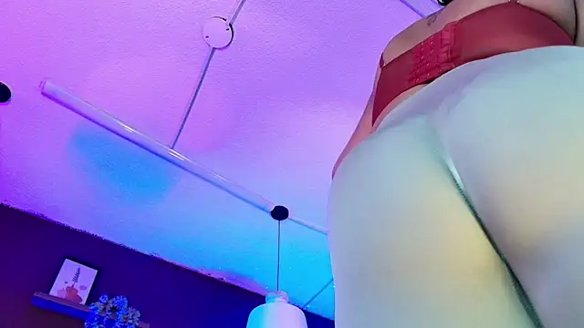 Snapshot of Inndrahot chatting on October 7, 2025, 4:24 am Inndrahot online show from October 7, 2025, 4:24 am