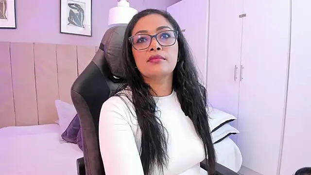 Snapshot of Inndrahot chatting on February 12, 2025, 3:18 am Inndrahot online show from February 12, 2025, 3:18 am