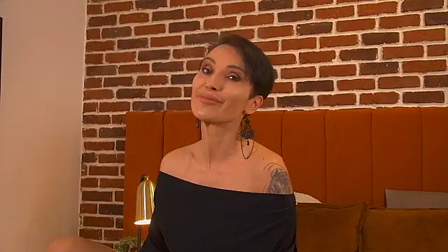 Snapshot of Mellisandre chatting on November 16, 2025, 6:23 pm Mellisandre online show from November 16, 2025, 6:23 pm