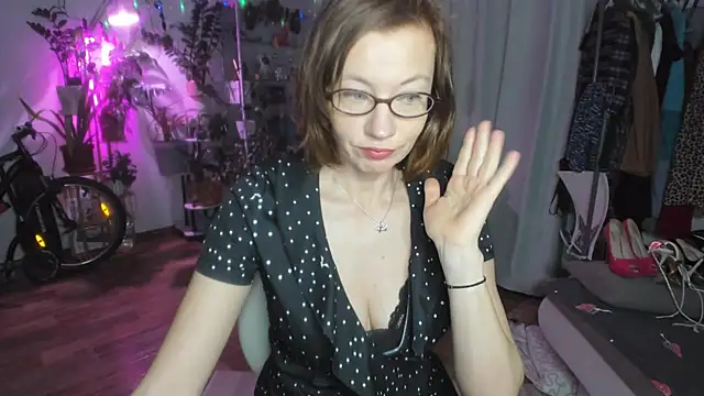 Snapshot of Constancia_pure chatting on December 5, 2025, 11:09 am Constancia pure online show from December 5, 2025, 11:09 am