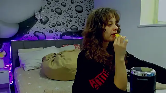 AlmaFancy online show from April 9, 2026, 5:31 am