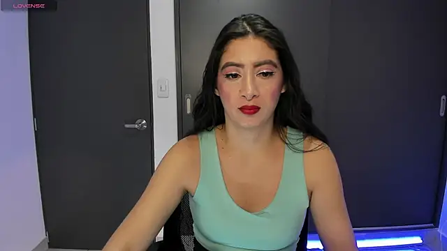 Snapshot of MeganWhite3 chatting on November 18, 2025, 12:15 am MeganWhite3 online show from November 18, 2025, 12:15 am