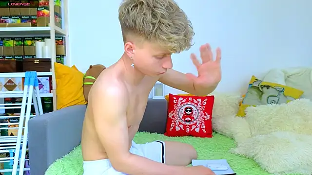 LandelRay online show from April 11, 2026, 9:13 am