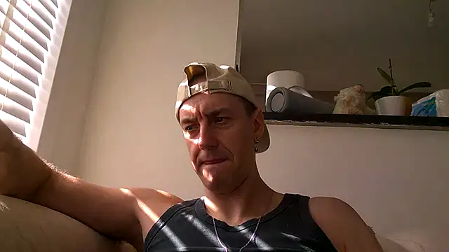 ploki2180 online show from October 12, 2025, 11:44 am