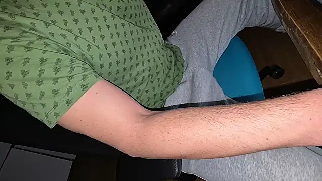 Snapshot of -luckybong- chatting on December 13, 2024, 10:02 pm -luckybong- online show from December 13, 2024, 10:02 pm