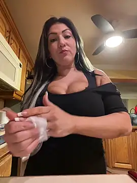 Snapshot of LittleMissEeve chatting on February 28, 2026, 12:21 am LittleMissEeve online show from February 28, 2026, 12:21 am