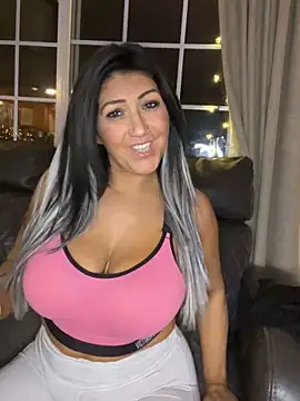 Snapshot of LittleMissEeve chatting on February 19, 2026, 1:13 am LittleMissEeve online show from February 19, 2026, 1:13 am