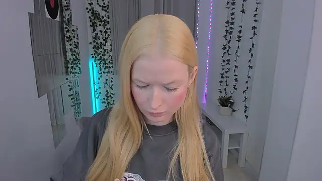 Snapshot of Laly_Peach chatting on February 6, 2026, 7:15 am Laly Peach online show from February 6, 2026, 7:15 am