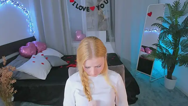 Snapshot of Laly_Peach chatting on February 17, 2025, 7:23 pm Laly Peach online show from February 17, 2025, 7:23 pm