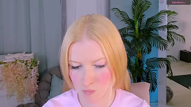 Snapshot of Laly_Peach chatting on October 6, 2025, 4:41 pm Laly Peach online show from October 6, 2025, 4:41 pm