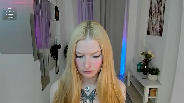 Snapshot of Laly_Peach chatting on September 20, 2025, 4:12 pm Laly Peach online show from September 20, 2025, 4:12 pm