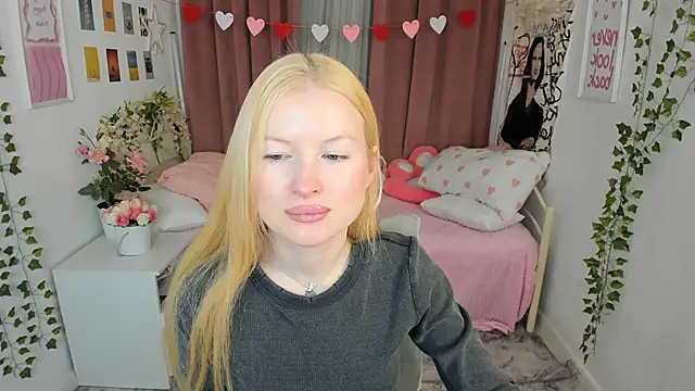 Snapshot of Laly_Peach chatting on February 12, 2026, 8:36 am Laly Peach online show from February 12, 2026, 8:36 am