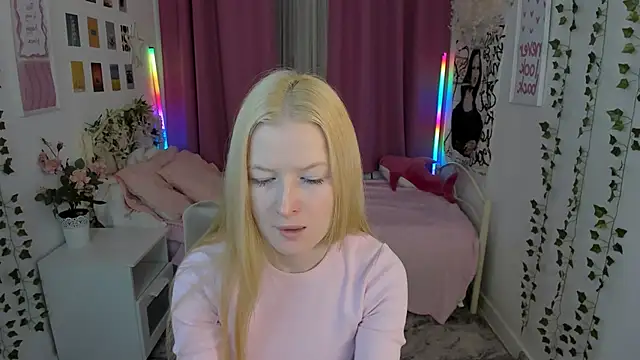 Snapshot of Laly_Peach chatting on March 1, 2026, 6:13 am Laly Peach online show from March 1, 2026, 6:13 am