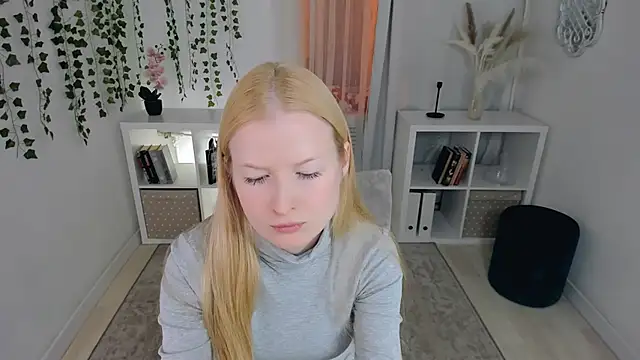 Snapshot of Laly_Peach chatting on November 30, 2025, 5:25 pm Laly Peach online show from November 30, 2025, 5:25 pm