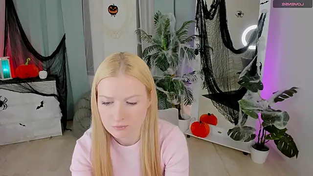 Snapshot of Laly_Peach chatting on October 20, 2025, 3:56 pm Laly Peach online show from October 20, 2025, 3:56 pm