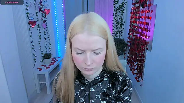 Snapshot of Laly_Peach chatting on February 25, 2026, 11:32 am Laly Peach online show from February 25, 2026, 11:32 am