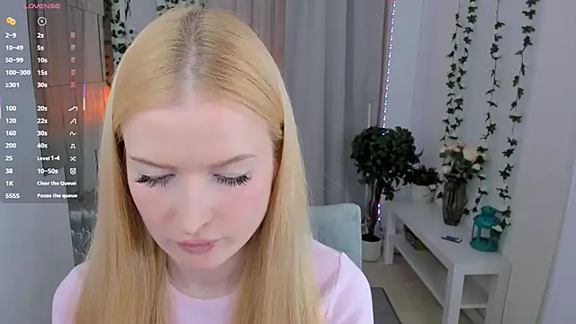 Snapshot of Laly_Peach chatting on November 23, 2025, 5:23 pm Laly Peach online show from November 23, 2025, 5:23 pm