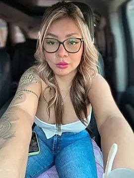 Snapshot of DIANITA_1988 chatting on February 28, 2026, 6:07 pm DIANITA 1988 online show from February 28, 2026, 6:07 pm